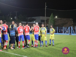 
<a style='margin-left: 5px;' class='btn btn-xs btn-social btn-facebook' href='https://www.facebook.com/sharer/sharer.php?u=https://ko-boladovale.web.getmuller.com.br/imgs/800-800-90/conteudo/fotos/1190/img6919.jpg' rel='popup' data-width='500' data-height='400'><i class='fa fa-facebook'></i>Compartilhar <span class='hidden-xs'>no Facebook</span>
</a> 
<a class='btn btn-default btn-xs' target='_blank' href='imgs/800-800-90/conteudo/fotos/1190/img6919.jpg'>
<span class='glyphicon glyphicon-cloud-download'></span> Salvar
</a> 
<span></span>