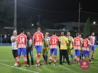 
<a style='margin-left: 5px;' class='btn btn-xs btn-social btn-facebook' href='https://www.facebook.com/sharer/sharer.php?u=https://ko-boladovale.web.getmuller.com.br/imgs/800-800-90/conteudo/fotos/1190/img6928.jpg' rel='popup' data-width='500' data-height='400'><i class='fa fa-facebook'></i>Compartilhar <span class='hidden-xs'>no Facebook</span>
</a> 
<a class='btn btn-default btn-xs' target='_blank' href='imgs/800-800-90/conteudo/fotos/1190/img6928.jpg'>
<span class='glyphicon glyphicon-cloud-download'></span> Salvar
</a> 
<span></span>