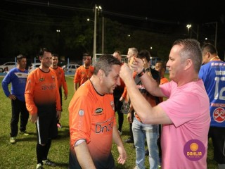 
<a style='margin-left: 5px;' class='btn btn-xs btn-social btn-facebook' href='https://www.facebook.com/sharer/sharer.php?u=https://ko-boladovale.web.getmuller.com.br/imgs/800-800-90/conteudo/fotos/1191/img6871.jpg' rel='popup' data-width='500' data-height='400'><i class='fa fa-facebook'></i>Compartilhar <span class='hidden-xs'>no Facebook</span>
</a> 
<a class='btn btn-default btn-xs' target='_blank' href='imgs/800-800-90/conteudo/fotos/1191/img6871.jpg'>
<span class='glyphicon glyphicon-cloud-download'></span> Salvar
</a> 
<span></span>