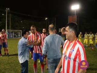 
<a style='margin-left: 5px;' class='btn btn-xs btn-social btn-facebook' href='https://www.facebook.com/sharer/sharer.php?u=https://ko-boladovale.web.getmuller.com.br/imgs/800-800-90/conteudo/fotos/1191/img7099.jpg' rel='popup' data-width='500' data-height='400'><i class='fa fa-facebook'></i>Compartilhar <span class='hidden-xs'>no Facebook</span>
</a> 
<a class='btn btn-default btn-xs' target='_blank' href='imgs/800-800-90/conteudo/fotos/1191/img7099.jpg'>
<span class='glyphicon glyphicon-cloud-download'></span> Salvar
</a> 
<span></span>