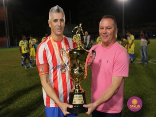 
<a style='margin-left: 5px;' class='btn btn-xs btn-social btn-facebook' href='https://www.facebook.com/sharer/sharer.php?u=https://ko-boladovale.web.getmuller.com.br/imgs/800-800-90/conteudo/fotos/1191/img7101.jpg' rel='popup' data-width='500' data-height='400'><i class='fa fa-facebook'></i>Compartilhar <span class='hidden-xs'>no Facebook</span>
</a> 
<a class='btn btn-default btn-xs' target='_blank' href='imgs/800-800-90/conteudo/fotos/1191/img7101.jpg'>
<span class='glyphicon glyphicon-cloud-download'></span> Salvar
</a> 
<span></span>