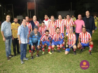 
<a style='margin-left: 5px;' class='btn btn-xs btn-social btn-facebook' href='https://www.facebook.com/sharer/sharer.php?u=https://ko-boladovale.web.getmuller.com.br/imgs/800-800-90/conteudo/fotos/1191/img7105.jpg' rel='popup' data-width='500' data-height='400'><i class='fa fa-facebook'></i>Compartilhar <span class='hidden-xs'>no Facebook</span>
</a> 
<a class='btn btn-default btn-xs' target='_blank' href='imgs/800-800-90/conteudo/fotos/1191/img7105.jpg'>
<span class='glyphicon glyphicon-cloud-download'></span> Salvar
</a> 
<span></span>