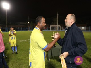 
<a style='margin-left: 5px;' class='btn btn-xs btn-social btn-facebook' href='https://www.facebook.com/sharer/sharer.php?u=https://ko-boladovale.web.getmuller.com.br/imgs/800-800-90/conteudo/fotos/1191/img7106.jpg' rel='popup' data-width='500' data-height='400'><i class='fa fa-facebook'></i>Compartilhar <span class='hidden-xs'>no Facebook</span>
</a> 
<a class='btn btn-default btn-xs' target='_blank' href='imgs/800-800-90/conteudo/fotos/1191/img7106.jpg'>
<span class='glyphicon glyphicon-cloud-download'></span> Salvar
</a> 
<span></span>