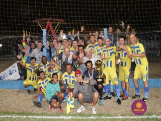 
<a style='margin-left: 5px;' class='btn btn-xs btn-social btn-facebook' href='https://www.facebook.com/sharer/sharer.php?u=https://ko-boladovale.web.getmuller.com.br/imgs/800-800-90/conteudo/fotos/1191/img7125.jpg' rel='popup' data-width='500' data-height='400'><i class='fa fa-facebook'></i>Compartilhar <span class='hidden-xs'>no Facebook</span>
</a> 
<a class='btn btn-default btn-xs' target='_blank' href='imgs/800-800-90/conteudo/fotos/1191/img7125.jpg'>
<span class='glyphicon glyphicon-cloud-download'></span> Salvar
</a> 
<span></span>