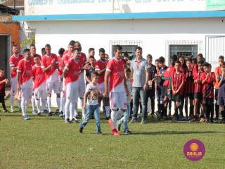 
<a style='margin-left: 5px;' class='btn btn-xs btn-social btn-facebook' href='https://www.facebook.com/sharer/sharer.php?u=https://ko-boladovale.web.getmuller.com.br/imgs/800-800-90/conteudo/fotos/1196/img5548.jpg' rel='popup' data-width='500' data-height='400'><i class='fa fa-facebook'></i>Compartilhar <span class='hidden-xs'>no Facebook</span>
</a> 
<a class='btn btn-default btn-xs' target='_blank' href='imgs/800-800-90/conteudo/fotos/1196/img5548.jpg'>
<span class='glyphicon glyphicon-cloud-download'></span> Salvar
</a> 
<span></span>