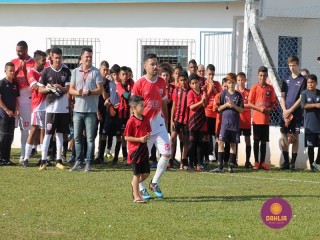 
<a style='margin-left: 5px;' class='btn btn-xs btn-social btn-facebook' href='https://www.facebook.com/sharer/sharer.php?u=https://ko-boladovale.web.getmuller.com.br/imgs/800-800-90/conteudo/fotos/1196/img5552.jpg' rel='popup' data-width='500' data-height='400'><i class='fa fa-facebook'></i>Compartilhar <span class='hidden-xs'>no Facebook</span>
</a> 
<a class='btn btn-default btn-xs' target='_blank' href='imgs/800-800-90/conteudo/fotos/1196/img5552.jpg'>
<span class='glyphicon glyphicon-cloud-download'></span> Salvar
</a> 
<span></span>