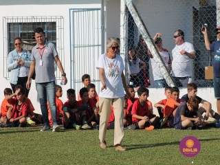 
<a style='margin-left: 5px;' class='btn btn-xs btn-social btn-facebook' href='https://www.facebook.com/sharer/sharer.php?u=https://ko-boladovale.web.getmuller.com.br/imgs/800-800-90/conteudo/fotos/1196/img5571.jpg' rel='popup' data-width='500' data-height='400'><i class='fa fa-facebook'></i>Compartilhar <span class='hidden-xs'>no Facebook</span>
</a> 
<a class='btn btn-default btn-xs' target='_blank' href='imgs/800-800-90/conteudo/fotos/1196/img5571.jpg'>
<span class='glyphicon glyphicon-cloud-download'></span> Salvar
</a> 
<span></span>