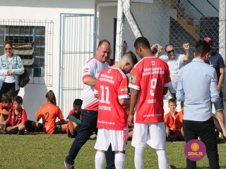 
<a style='margin-left: 5px;' class='btn btn-xs btn-social btn-facebook' href='https://www.facebook.com/sharer/sharer.php?u=https://ko-boladovale.web.getmuller.com.br/imgs/800-800-90/conteudo/fotos/1196/img5587.jpg' rel='popup' data-width='500' data-height='400'><i class='fa fa-facebook'></i>Compartilhar <span class='hidden-xs'>no Facebook</span>
</a> 
<a class='btn btn-default btn-xs' target='_blank' href='imgs/800-800-90/conteudo/fotos/1196/img5587.jpg'>
<span class='glyphicon glyphicon-cloud-download'></span> Salvar
</a> 
<span></span>