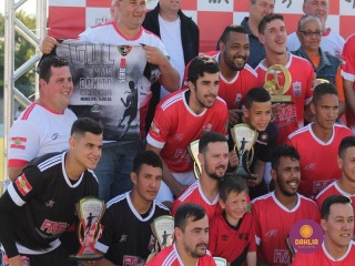 
<a style='margin-left: 5px;' class='btn btn-xs btn-social btn-facebook' href='https://www.facebook.com/sharer/sharer.php?u=https://ko-boladovale.web.getmuller.com.br/imgs/800-800-90/conteudo/fotos/1196/img5606.jpg' rel='popup' data-width='500' data-height='400'><i class='fa fa-facebook'></i>Compartilhar <span class='hidden-xs'>no Facebook</span>
</a> 
<a class='btn btn-default btn-xs' target='_blank' href='imgs/800-800-90/conteudo/fotos/1196/img5606.jpg'>
<span class='glyphicon glyphicon-cloud-download'></span> Salvar
</a> 
<span></span>