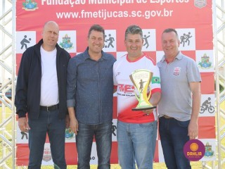 
<a style='margin-left: 5px;' class='btn btn-xs btn-social btn-facebook' href='https://www.facebook.com/sharer/sharer.php?u=https://ko-boladovale.web.getmuller.com.br/imgs/800-800-90/conteudo/fotos/1196/img7582.jpg' rel='popup' data-width='500' data-height='400'><i class='fa fa-facebook'></i>Compartilhar <span class='hidden-xs'>no Facebook</span>
</a> 
<a class='btn btn-default btn-xs' target='_blank' href='imgs/800-800-90/conteudo/fotos/1196/img7582.jpg'>
<span class='glyphicon glyphicon-cloud-download'></span> Salvar
</a> 
<span></span>