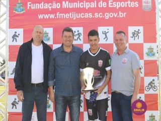 
<a style='margin-left: 5px;' class='btn btn-xs btn-social btn-facebook' href='https://www.facebook.com/sharer/sharer.php?u=https://ko-boladovale.web.getmuller.com.br/imgs/800-800-90/conteudo/fotos/1196/img7594.jpg' rel='popup' data-width='500' data-height='400'><i class='fa fa-facebook'></i>Compartilhar <span class='hidden-xs'>no Facebook</span>
</a> 
<a class='btn btn-default btn-xs' target='_blank' href='imgs/800-800-90/conteudo/fotos/1196/img7594.jpg'>
<span class='glyphicon glyphicon-cloud-download'></span> Salvar
</a> 
<span></span>