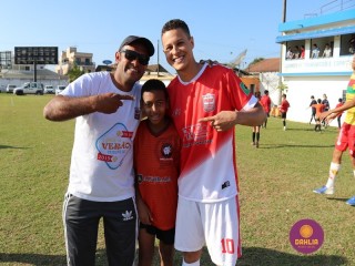 
<a style='margin-left: 5px;' class='btn btn-xs btn-social btn-facebook' href='https://www.facebook.com/sharer/sharer.php?u=https://ko-boladovale.web.getmuller.com.br/imgs/800-800-90/conteudo/fotos/1196/img7712.jpg' rel='popup' data-width='500' data-height='400'><i class='fa fa-facebook'></i>Compartilhar <span class='hidden-xs'>no Facebook</span>
</a> 
<a class='btn btn-default btn-xs' target='_blank' href='imgs/800-800-90/conteudo/fotos/1196/img7712.jpg'>
<span class='glyphicon glyphicon-cloud-download'></span> Salvar
</a> 
<span></span>