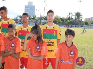 
<a style='margin-left: 5px;' class='btn btn-xs btn-social btn-facebook' href='https://www.facebook.com/sharer/sharer.php?u=https://ko-boladovale.web.getmuller.com.br/imgs/800-800-90/conteudo/fotos/1197/img7685.jpg' rel='popup' data-width='500' data-height='400'><i class='fa fa-facebook'></i>Compartilhar <span class='hidden-xs'>no Facebook</span>
</a> 
<a class='btn btn-default btn-xs' target='_blank' href='imgs/800-800-90/conteudo/fotos/1197/img7685.jpg'>
<span class='glyphicon glyphicon-cloud-download'></span> Salvar
</a> 
<span></span>