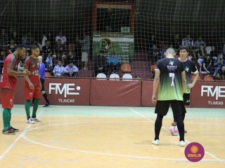 
<a style='margin-left: 5px;' class='btn btn-xs btn-social btn-facebook' href='https://www.facebook.com/sharer/sharer.php?u=https://ko-boladovale.web.getmuller.com.br/imgs/800-800-90/conteudo/fotos/1223/img8989.jpg' rel='popup' data-width='500' data-height='400'><i class='fa fa-facebook'></i>Compartilhar <span class='hidden-xs'>no Facebook</span>
</a> 
<a class='btn btn-default btn-xs' target='_blank' href='imgs/800-800-90/conteudo/fotos/1223/img8989.jpg'>
<span class='glyphicon glyphicon-cloud-download'></span> Salvar
</a> 
<span></span>