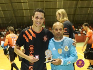 
<a style='margin-left: 5px;' class='btn btn-xs btn-social btn-facebook' href='https://www.facebook.com/sharer/sharer.php?u=https://ko-boladovale.web.getmuller.com.br/imgs/800-800-90/conteudo/fotos/1239/img0265.jpg' rel='popup' data-width='500' data-height='400'><i class='fa fa-facebook'></i>Compartilhar <span class='hidden-xs'>no Facebook</span>
</a> 
<a class='btn btn-default btn-xs' target='_blank' href='imgs/800-800-90/conteudo/fotos/1239/img0265.jpg'>
<span class='glyphicon glyphicon-cloud-download'></span> Salvar
</a> 
<span></span>