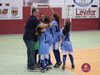 
<a style='margin-left: 5px;' class='btn btn-xs btn-social btn-facebook' href='https://www.facebook.com/sharer/sharer.php?u=https://ko-boladovale.web.getmuller.com.br/imgs/800-800-90/conteudo/fotos/1283/img2361.jpg' rel='popup' data-width='500' data-height='400'><i class='fa fa-facebook'></i>Compartilhar <span class='hidden-xs'>no Facebook</span>
</a> 
<a class='btn btn-default btn-xs' target='_blank' href='imgs/800-800-90/conteudo/fotos/1283/img2361.jpg'>
<span class='glyphicon glyphicon-cloud-download'></span> Salvar
</a> 
<span></span>