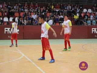 
<a style='margin-left: 5px;' class='btn btn-xs btn-social btn-facebook' href='https://www.facebook.com/sharer/sharer.php?u=https://ko-boladovale.web.getmuller.com.br/imgs/800-800-90/conteudo/fotos/1283/img2380.jpg' rel='popup' data-width='500' data-height='400'><i class='fa fa-facebook'></i>Compartilhar <span class='hidden-xs'>no Facebook</span>
</a> 
<a class='btn btn-default btn-xs' target='_blank' href='imgs/800-800-90/conteudo/fotos/1283/img2380.jpg'>
<span class='glyphicon glyphicon-cloud-download'></span> Salvar
</a> 
<span></span>