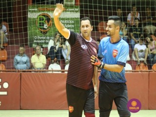 
<a style='margin-left: 5px;' class='btn btn-xs btn-social btn-facebook' href='https://www.facebook.com/sharer/sharer.php?u=https://ko-boladovale.web.getmuller.com.br/imgs/800-800-90/conteudo/fotos/1290/img7043.jpg' rel='popup' data-width='500' data-height='400'><i class='fa fa-facebook'></i>Compartilhar <span class='hidden-xs'>no Facebook</span>
</a> 
<a class='btn btn-default btn-xs' target='_blank' href='imgs/800-800-90/conteudo/fotos/1290/img7043.jpg'>
<span class='glyphicon glyphicon-cloud-download'></span> Salvar
</a> 
<span></span>