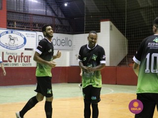 
<a style='margin-left: 5px;' class='btn btn-xs btn-social btn-facebook' href='https://www.facebook.com/sharer/sharer.php?u=https://ko-boladovale.web.getmuller.com.br/imgs/800-800-90/conteudo/fotos/1295/img5190.jpg' rel='popup' data-width='500' data-height='400'><i class='fa fa-facebook'></i>Compartilhar <span class='hidden-xs'>no Facebook</span>
</a> 
<a class='btn btn-default btn-xs' target='_blank' href='imgs/800-800-90/conteudo/fotos/1295/img5190.jpg'>
<span class='glyphicon glyphicon-cloud-download'></span> Salvar
</a> 
<span></span>