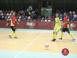 
<a style='margin-left: 5px;' class='btn btn-xs btn-social btn-facebook' href='https://www.facebook.com/sharer/sharer.php?u=https://ko-boladovale.web.getmuller.com.br/imgs/800-800-90/conteudo/fotos/1305/img7849.jpg' rel='popup' data-width='500' data-height='400'><i class='fa fa-facebook'></i>Compartilhar <span class='hidden-xs'>no Facebook</span>
</a> 
<a class='btn btn-default btn-xs' target='_blank' href='imgs/800-800-90/conteudo/fotos/1305/img7849.jpg'>
<span class='glyphicon glyphicon-cloud-download'></span> Salvar
</a> 
<span></span>