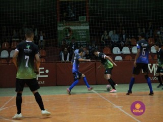 
<a style='margin-left: 5px;' class='btn btn-xs btn-social btn-facebook' href='https://www.facebook.com/sharer/sharer.php?u=https://ko-boladovale.web.getmuller.com.br/imgs/800-800-90/conteudo/fotos/1316/img7863.jpg' rel='popup' data-width='500' data-height='400'><i class='fa fa-facebook'></i>Compartilhar <span class='hidden-xs'>no Facebook</span>
</a> 
<a class='btn btn-default btn-xs' target='_blank' href='imgs/800-800-90/conteudo/fotos/1316/img7863.jpg'>
<span class='glyphicon glyphicon-cloud-download'></span> Salvar
</a> 
<span></span>