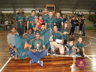 
<a style='margin-left: 5px;' class='btn btn-xs btn-social btn-facebook' href='https://www.facebook.com/sharer/sharer.php?u=https://ko-boladovale.web.getmuller.com.br/imgs/800-800-90/conteudo/fotos/1319/img9295.jpg' rel='popup' data-width='500' data-height='400'><i class='fa fa-facebook'></i>Compartilhar <span class='hidden-xs'>no Facebook</span>
</a> 
<a class='btn btn-default btn-xs' target='_blank' href='imgs/800-800-90/conteudo/fotos/1319/img9295.jpg'>
<span class='glyphicon glyphicon-cloud-download'></span> Salvar
</a> 
<span></span>