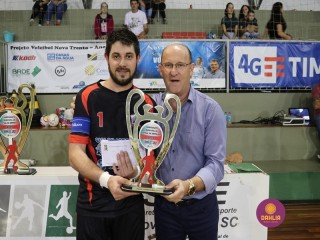 
<a style='margin-left: 5px;' class='btn btn-xs btn-social btn-facebook' href='https://www.facebook.com/sharer/sharer.php?u=https://ko-boladovale.web.getmuller.com.br/imgs/800-800-90/conteudo/fotos/1319/img9301.jpg' rel='popup' data-width='500' data-height='400'><i class='fa fa-facebook'></i>Compartilhar <span class='hidden-xs'>no Facebook</span>
</a> 
<a class='btn btn-default btn-xs' target='_blank' href='imgs/800-800-90/conteudo/fotos/1319/img9301.jpg'>
<span class='glyphicon glyphicon-cloud-download'></span> Salvar
</a> 
<span></span>