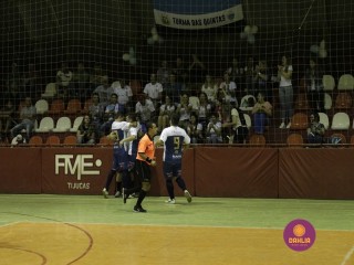 
<a style='margin-left: 5px;' class='btn btn-xs btn-social btn-facebook' href='https://www.facebook.com/sharer/sharer.php?u=https://ko-boladovale.web.getmuller.com.br/imgs/800-800-90/conteudo/fotos/1320/mg9360.jpg' rel='popup' data-width='500' data-height='400'><i class='fa fa-facebook'></i>Compartilhar <span class='hidden-xs'>no Facebook</span>
</a> 
<a class='btn btn-default btn-xs' target='_blank' href='imgs/800-800-90/conteudo/fotos/1320/mg9360.jpg'>
<span class='glyphicon glyphicon-cloud-download'></span> Salvar
</a> 
<span></span>