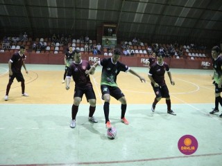 
<a style='margin-left: 5px;' class='btn btn-xs btn-social btn-facebook' href='https://www.facebook.com/sharer/sharer.php?u=https://ko-boladovale.web.getmuller.com.br/imgs/800-800-90/conteudo/fotos/1328/img1168.jpg' rel='popup' data-width='500' data-height='400'><i class='fa fa-facebook'></i>Compartilhar <span class='hidden-xs'>no Facebook</span>
</a> 
<a class='btn btn-default btn-xs' target='_blank' href='imgs/800-800-90/conteudo/fotos/1328/img1168.jpg'>
<span class='glyphicon glyphicon-cloud-download'></span> Salvar
</a> 
<span></span>