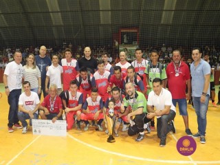 
<a style='margin-left: 5px;' class='btn btn-xs btn-social btn-facebook' href='https://www.facebook.com/sharer/sharer.php?u=https://ko-boladovale.web.getmuller.com.br/imgs/800-800-90/conteudo/fotos/1336/img2885.jpg' rel='popup' data-width='500' data-height='400'><i class='fa fa-facebook'></i>Compartilhar <span class='hidden-xs'>no Facebook</span>
</a> 
<a class='btn btn-default btn-xs' target='_blank' href='imgs/800-800-90/conteudo/fotos/1336/img2885.jpg'>
<span class='glyphicon glyphicon-cloud-download'></span> Salvar
</a> 
<span></span>