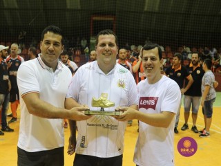 
<a style='margin-left: 5px;' class='btn btn-xs btn-social btn-facebook' href='https://www.facebook.com/sharer/sharer.php?u=https://ko-boladovale.web.getmuller.com.br/imgs/800-800-90/conteudo/fotos/1337/img3218.jpg' rel='popup' data-width='500' data-height='400'><i class='fa fa-facebook'></i>Compartilhar <span class='hidden-xs'>no Facebook</span>
</a> 
<a class='btn btn-default btn-xs' target='_blank' href='imgs/800-800-90/conteudo/fotos/1337/img3218.jpg'>
<span class='glyphicon glyphicon-cloud-download'></span> Salvar
</a> 
<span></span>