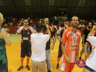 
<a style='margin-left: 5px;' class='btn btn-xs btn-social btn-facebook' href='https://www.facebook.com/sharer/sharer.php?u=https://ko-boladovale.web.getmuller.com.br/imgs/800-800-90/conteudo/fotos/1337/img3243.jpg' rel='popup' data-width='500' data-height='400'><i class='fa fa-facebook'></i>Compartilhar <span class='hidden-xs'>no Facebook</span>
</a> 
<a class='btn btn-default btn-xs' target='_blank' href='imgs/800-800-90/conteudo/fotos/1337/img3243.jpg'>
<span class='glyphicon glyphicon-cloud-download'></span> Salvar
</a> 
<span></span>