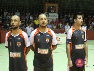 
<a style='margin-left: 5px;' class='btn btn-xs btn-social btn-facebook' href='https://www.facebook.com/sharer/sharer.php?u=https://ko-boladovale.web.getmuller.com.br/imgs/800-800-90/conteudo/fotos/1338/img2930.jpg' rel='popup' data-width='500' data-height='400'><i class='fa fa-facebook'></i>Compartilhar <span class='hidden-xs'>no Facebook</span>
</a> 
<a class='btn btn-default btn-xs' target='_blank' href='imgs/800-800-90/conteudo/fotos/1338/img2930.jpg'>
<span class='glyphicon glyphicon-cloud-download'></span> Salvar
</a> 
<span></span>