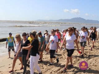 
<a style='margin-left: 5px;' class='btn btn-xs btn-social btn-facebook' href='https://www.facebook.com/sharer/sharer.php?u=https://ko-boladovale.web.getmuller.com.br/imgs/800-800-90/conteudo/fotos/1373/img2799.jpg' rel='popup' data-width='500' data-height='400'><i class='fa fa-facebook'></i>Compartilhar <span class='hidden-xs'>no Facebook</span>
</a> 
<a class='btn btn-default btn-xs' target='_blank' href='imgs/800-800-90/conteudo/fotos/1373/img2799.jpg'>
<span class='glyphicon glyphicon-cloud-download'></span> Salvar
</a> 
<span></span>