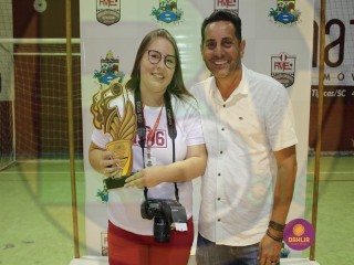 
<a style='margin-left: 5px;' class='btn btn-xs btn-social btn-facebook' href='https://www.facebook.com/sharer/sharer.php?u=https://ko-boladovale.web.getmuller.com.br/imgs/800-800-90/conteudo/fotos/1447/img9263.jpg' rel='popup' data-width='500' data-height='400'><i class='fa fa-facebook'></i>Compartilhar <span class='hidden-xs'>no Facebook</span>
</a> 
<a class='btn btn-default btn-xs' target='_blank' href='imgs/800-800-90/conteudo/fotos/1447/img9263.jpg'>
<span class='glyphicon glyphicon-cloud-download'></span> Salvar
</a> 
<span></span>