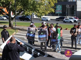 
<a style='margin-left: 5px;' class='btn btn-xs btn-social btn-facebook' href='https://www.facebook.com/sharer/sharer.php?u=https://ko-boladovale.web.getmuller.com.br/imgs/800-800-90/conteudo/fotos/1448/img8932.jpg' rel='popup' data-width='500' data-height='400'><i class='fa fa-facebook'></i>Compartilhar <span class='hidden-xs'>no Facebook</span>
</a> 
<a class='btn btn-default btn-xs' target='_blank' href='imgs/800-800-90/conteudo/fotos/1448/img8932.jpg'>
<span class='glyphicon glyphicon-cloud-download'></span> Salvar
</a> 
<span></span>