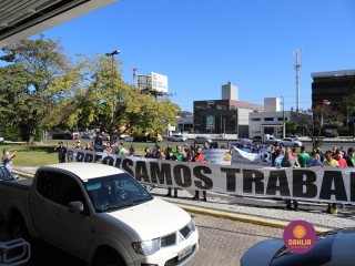 
<a style='margin-left: 5px;' class='btn btn-xs btn-social btn-facebook' href='https://www.facebook.com/sharer/sharer.php?u=https://ko-boladovale.web.getmuller.com.br/imgs/800-800-90/conteudo/fotos/1448/img8939.jpg' rel='popup' data-width='500' data-height='400'><i class='fa fa-facebook'></i>Compartilhar <span class='hidden-xs'>no Facebook</span>
</a> 
<a class='btn btn-default btn-xs' target='_blank' href='imgs/800-800-90/conteudo/fotos/1448/img8939.jpg'>
<span class='glyphicon glyphicon-cloud-download'></span> Salvar
</a> 
<span></span>