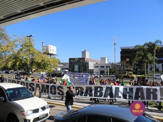 
<a style='margin-left: 5px;' class='btn btn-xs btn-social btn-facebook' href='https://www.facebook.com/sharer/sharer.php?u=https://ko-boladovale.web.getmuller.com.br/imgs/800-800-90/conteudo/fotos/1448/img8940.jpg' rel='popup' data-width='500' data-height='400'><i class='fa fa-facebook'></i>Compartilhar <span class='hidden-xs'>no Facebook</span>
</a> 
<a class='btn btn-default btn-xs' target='_blank' href='imgs/800-800-90/conteudo/fotos/1448/img8940.jpg'>
<span class='glyphicon glyphicon-cloud-download'></span> Salvar
</a> 
<span></span>