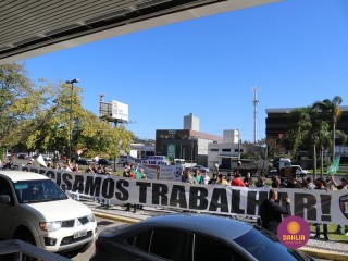 
<a style='margin-left: 5px;' class='btn btn-xs btn-social btn-facebook' href='https://www.facebook.com/sharer/sharer.php?u=https://ko-boladovale.web.getmuller.com.br/imgs/800-800-90/conteudo/fotos/1448/img8941.jpg' rel='popup' data-width='500' data-height='400'><i class='fa fa-facebook'></i>Compartilhar <span class='hidden-xs'>no Facebook</span>
</a> 
<a class='btn btn-default btn-xs' target='_blank' href='imgs/800-800-90/conteudo/fotos/1448/img8941.jpg'>
<span class='glyphicon glyphicon-cloud-download'></span> Salvar
</a> 
<span></span>