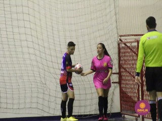 
<a style='margin-left: 5px;' class='btn btn-xs btn-social btn-facebook' href='https://www.facebook.com/sharer/sharer.php?u=https://ko-boladovale.web.getmuller.com.br/imgs/800-800-90/conteudo/fotos/1476/img2240.jpg' rel='popup' data-width='500' data-height='400'><i class='fa fa-facebook'></i>Compartilhar <span class='hidden-xs'>no Facebook</span>
</a> 
<a class='btn btn-default btn-xs' target='_blank' href='imgs/800-800-90/conteudo/fotos/1476/img2240.jpg'>
<span class='glyphicon glyphicon-cloud-download'></span> Salvar
</a> 
<span></span>