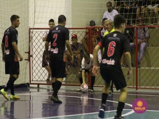 
<a style='margin-left: 5px;' class='btn btn-xs btn-social btn-facebook' href='https://www.facebook.com/sharer/sharer.php?u=https://ko-boladovale.web.getmuller.com.br/imgs/800-800-90/conteudo/fotos/1487/img8627.jpg' rel='popup' data-width='500' data-height='400'><i class='fa fa-facebook'></i>Compartilhar <span class='hidden-xs'>no Facebook</span>
</a> 
<a class='btn btn-default btn-xs' target='_blank' href='imgs/800-800-90/conteudo/fotos/1487/img8627.jpg'>
<span class='glyphicon glyphicon-cloud-download'></span> Salvar
</a> 
<span></span>