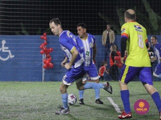 
<a style='margin-left: 5px;' class='btn btn-xs btn-social btn-facebook' href='https://www.facebook.com/sharer/sharer.php?u=https://ko-boladovale.web.getmuller.com.br/imgs/800-800-90/conteudo/fotos/1489/img8797.jpg' rel='popup' data-width='500' data-height='400'><i class='fa fa-facebook'></i>Compartilhar <span class='hidden-xs'>no Facebook</span>
</a> 
<a class='btn btn-default btn-xs' target='_blank' href='imgs/800-800-90/conteudo/fotos/1489/img8797.jpg'>
<span class='glyphicon glyphicon-cloud-download'></span> Salvar
</a> 
<span></span>