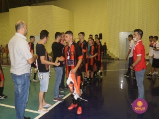 
<a style='margin-left: 5px;' class='btn btn-xs btn-social btn-facebook' href='https://www.facebook.com/sharer/sharer.php?u=https://ko-boladovale.web.getmuller.com.br/imgs/800-800-90/conteudo/fotos/1501/img9917.jpg' rel='popup' data-width='500' data-height='400'><i class='fa fa-facebook'></i>Compartilhar <span class='hidden-xs'>no Facebook</span>
</a> 
<a class='btn btn-default btn-xs' target='_blank' href='imgs/800-800-90/conteudo/fotos/1501/img9917.jpg'>
<span class='glyphicon glyphicon-cloud-download'></span> Salvar
</a> 
<span></span>