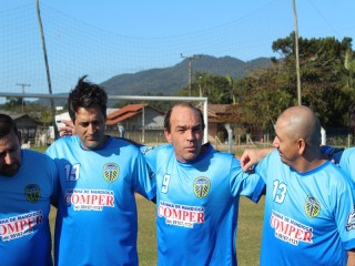 
<a style='margin-left: 5px;' class='btn btn-xs btn-social btn-facebook' href='https://www.facebook.com/sharer/sharer.php?u=https://ko-boladovale.web.getmuller.com.br/imgs/800-800-90/conteudo/fotos/1699/img6921.jpg' rel='popup' data-width='500' data-height='400'><i class='fa fa-facebook'></i>Compartilhar <span class='hidden-xs'>no Facebook</span>
</a> 
<a class='btn btn-default btn-xs' target='_blank' href='imgs/800-800-90/conteudo/fotos/1699/img6921.jpg'>
<span class='glyphicon glyphicon-cloud-download'></span> Salvar
</a> 
<span></span>