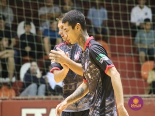 
<a style='margin-left: 5px;' class='btn btn-xs btn-social btn-facebook' href='https://www.facebook.com/sharer/sharer.php?u=https://ko-boladovale.web.getmuller.com.br/imgs/800-800-90/conteudo/fotos/1711/img2428.jpg' rel='popup' data-width='500' data-height='400'><i class='fa fa-facebook'></i>Compartilhar <span class='hidden-xs'>no Facebook</span>
</a> 
<a class='btn btn-default btn-xs' target='_blank' href='imgs/800-800-90/conteudo/fotos/1711/img2428.jpg'>
<span class='glyphicon glyphicon-cloud-download'></span> Salvar
</a> 
<span></span>