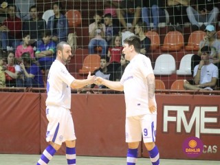 
<a style='margin-left: 5px;' class='btn btn-xs btn-social btn-facebook' href='https://www.facebook.com/sharer/sharer.php?u=https://ko-boladovale.web.getmuller.com.br/imgs/800-800-90/conteudo/fotos/1713/img2649.jpg' rel='popup' data-width='500' data-height='400'><i class='fa fa-facebook'></i>Compartilhar <span class='hidden-xs'>no Facebook</span>
</a> 
<a class='btn btn-default btn-xs' target='_blank' href='imgs/800-800-90/conteudo/fotos/1713/img2649.jpg'>
<span class='glyphicon glyphicon-cloud-download'></span> Salvar
</a> 
<span></span>