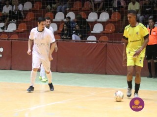 
<a style='margin-left: 5px;' class='btn btn-xs btn-social btn-facebook' href='https://www.facebook.com/sharer/sharer.php?u=https://ko-boladovale.web.getmuller.com.br/imgs/800-800-90/conteudo/fotos/1717/img2902.jpg' rel='popup' data-width='500' data-height='400'><i class='fa fa-facebook'></i>Compartilhar <span class='hidden-xs'>no Facebook</span>
</a> 
<a class='btn btn-default btn-xs' target='_blank' href='imgs/800-800-90/conteudo/fotos/1717/img2902.jpg'>
<span class='glyphicon glyphicon-cloud-download'></span> Salvar
</a> 
<span></span>