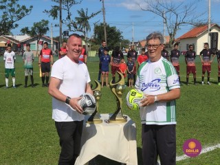 
<a style='margin-left: 5px;' class='btn btn-xs btn-social btn-facebook' href='https://www.facebook.com/sharer/sharer.php?u=https://ko-boladovale.web.getmuller.com.br/imgs/800-800-90/conteudo/fotos/1722/img3080.jpg' rel='popup' data-width='500' data-height='400'><i class='fa fa-facebook'></i>Compartilhar <span class='hidden-xs'>no Facebook</span>
</a> 
<a class='btn btn-default btn-xs' target='_blank' href='imgs/800-800-90/conteudo/fotos/1722/img3080.jpg'>
<span class='glyphicon glyphicon-cloud-download'></span> Salvar
</a> 
<span></span>