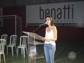 
<a style='margin-left: 5px;' class='btn btn-xs btn-social btn-facebook' href='https://www.facebook.com/sharer/sharer.php?u=https://ko-boladovale.web.getmuller.com.br/imgs/800-800-90/conteudo/fotos/1727/img7868.jpg' rel='popup' data-width='500' data-height='400'><i class='fa fa-facebook'></i>Compartilhar <span class='hidden-xs'>no Facebook</span>
</a> 
<a class='btn btn-default btn-xs' target='_blank' href='imgs/800-800-90/conteudo/fotos/1727/img7868.jpg'>
<span class='glyphicon glyphicon-cloud-download'></span> Salvar
</a> 
<span></span>