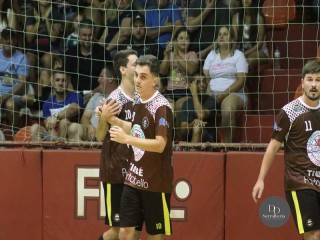 
<a style='margin-left: 5px;' class='btn btn-xs btn-social btn-facebook' href='https://www.facebook.com/sharer/sharer.php?u=https://ko-boladovale.web.getmuller.com.br/imgs/800-800-90/conteudo/fotos/1730/img8108.jpg' rel='popup' data-width='500' data-height='400'><i class='fa fa-facebook'></i>Compartilhar <span class='hidden-xs'>no Facebook</span>
</a> 
<a class='btn btn-default btn-xs' target='_blank' href='imgs/800-800-90/conteudo/fotos/1730/img8108.jpg'>
<span class='glyphicon glyphicon-cloud-download'></span> Salvar
</a> 
<span></span>